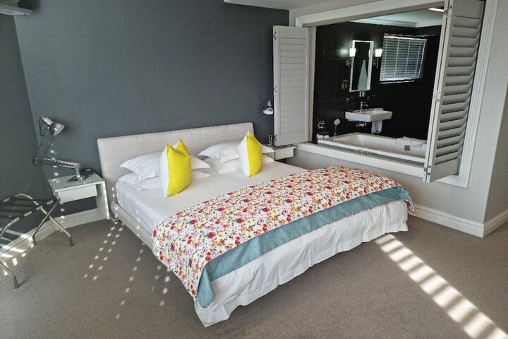 Room 13 of 80
