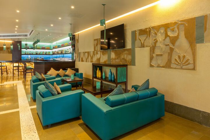 Lounge 42 of 67