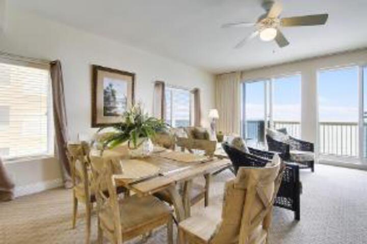 Hotel Suite Photo
