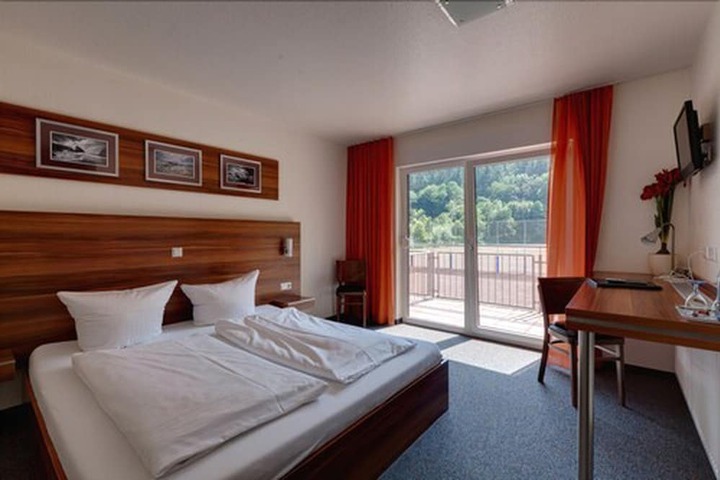 Room 3 of 34