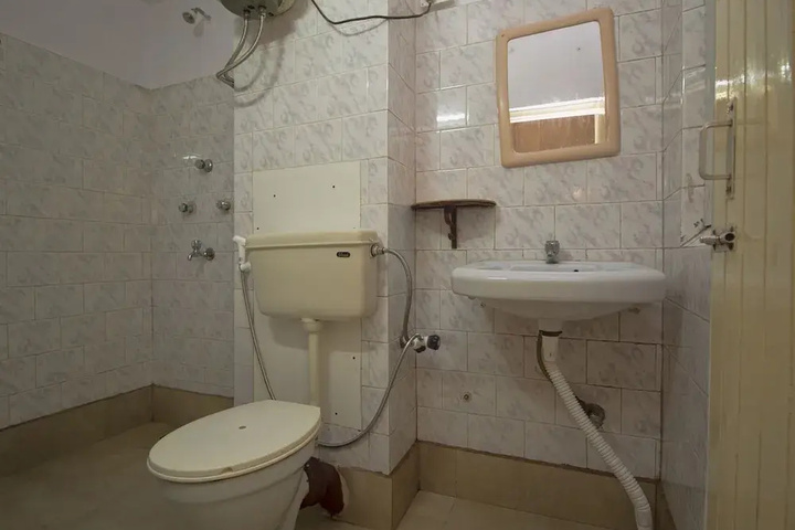 Room 9 of 12