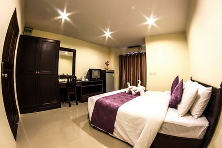 Room 4 of 11