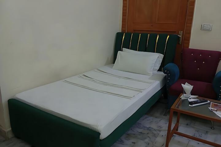 Room 12 of 17