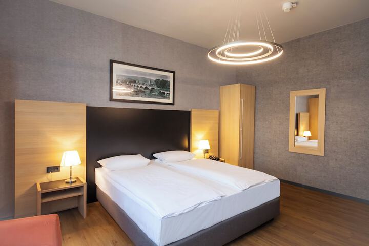 Room 14 of 98