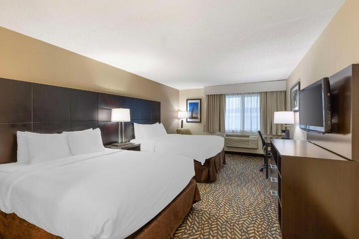 2 Queen Beds WiFi Full Breakfast (3 of 12)