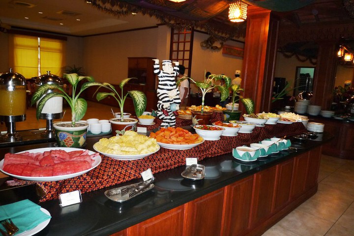 Dining 49 of 65