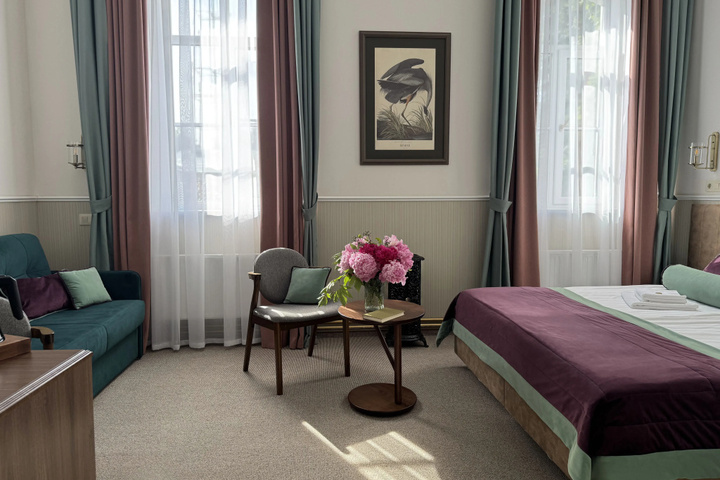 Room 6 of 16