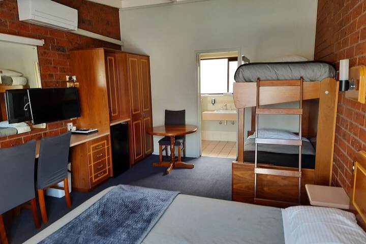 Room 3 of 31