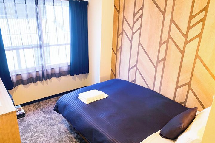 Room 4 of 16