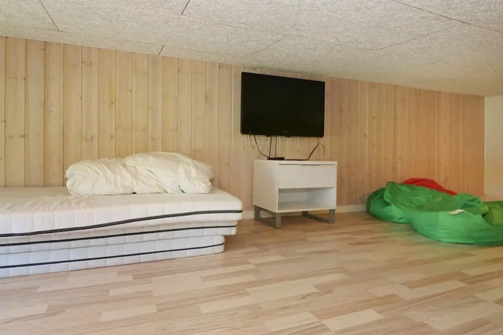 Room 2 of 24
