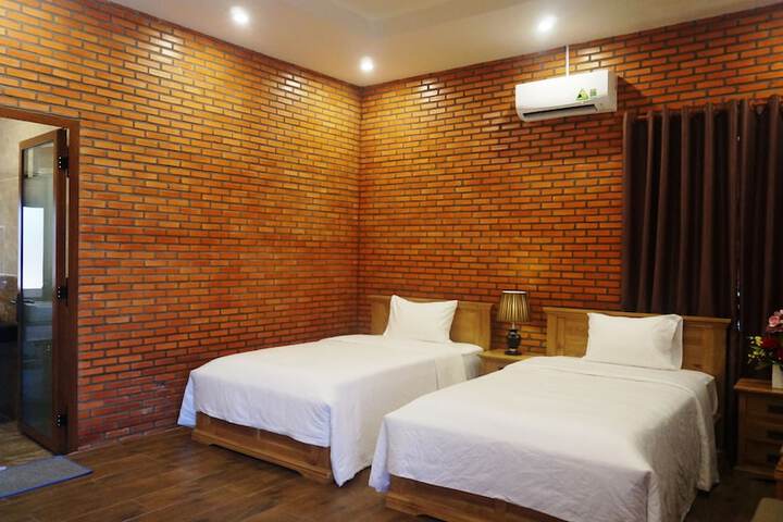 Room 4 of 73