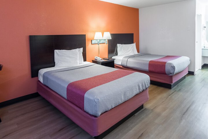 2 Double Beds (8 of 12)