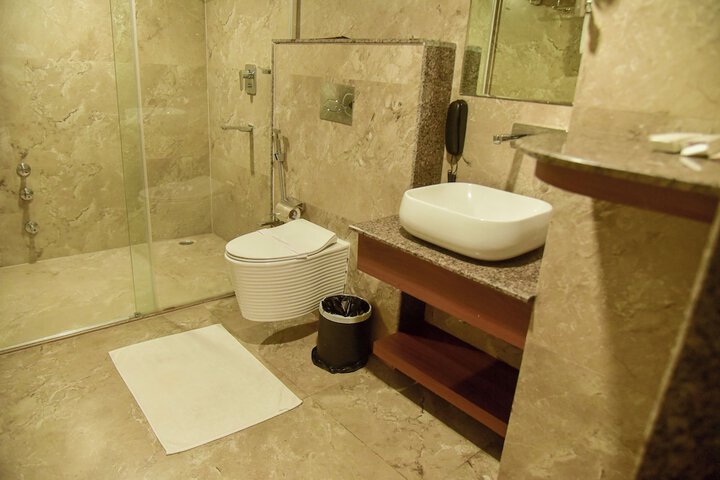 Room 30 of 39