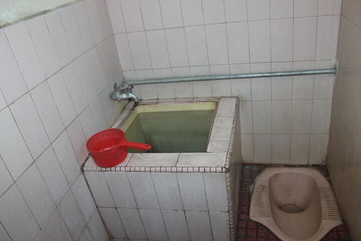Room 8 of 9