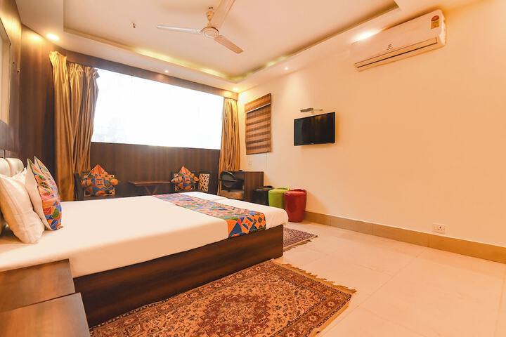 Room 10 of 24