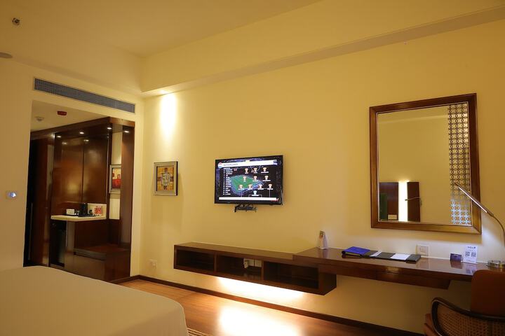 Room 18 of 112