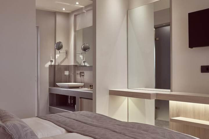 Room 3 of 35