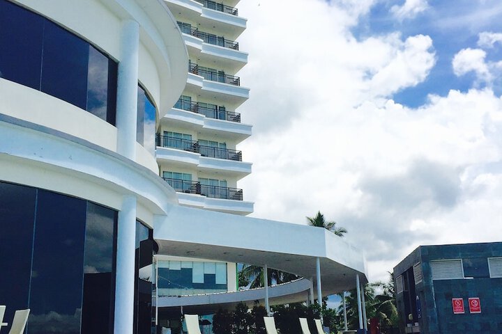 Hotel Pool