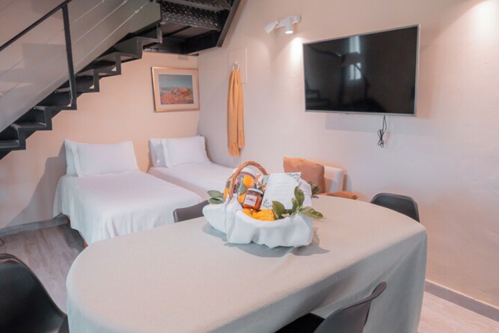 Room 3 of 74