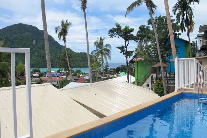 Hotel with Pool