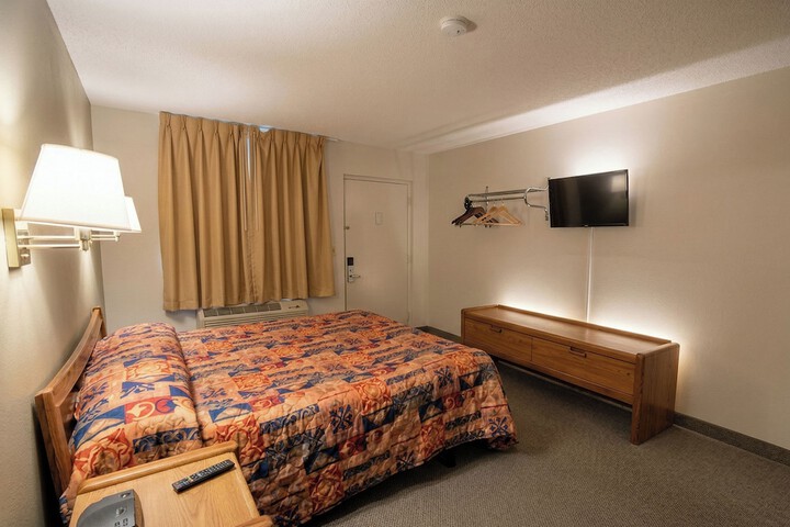 Room 18 of 28