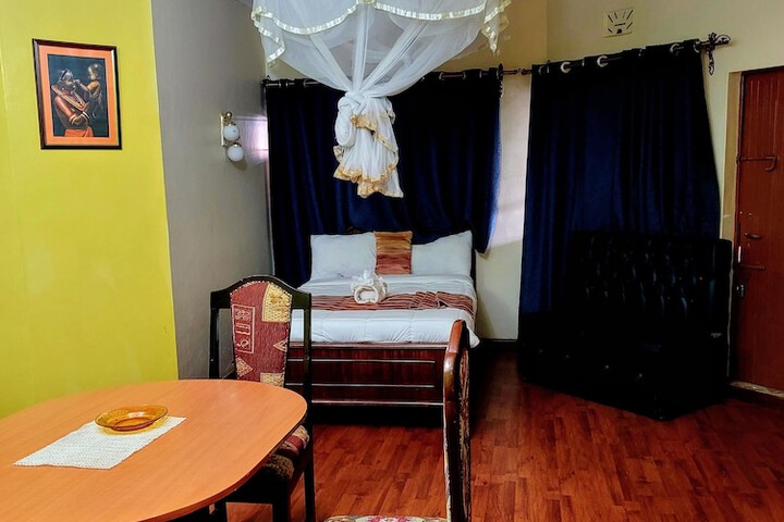 Room 27 of 63