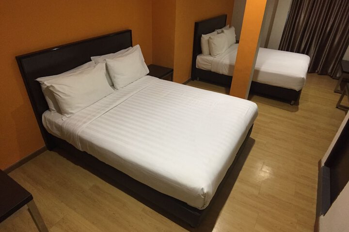 Room 13 of 40