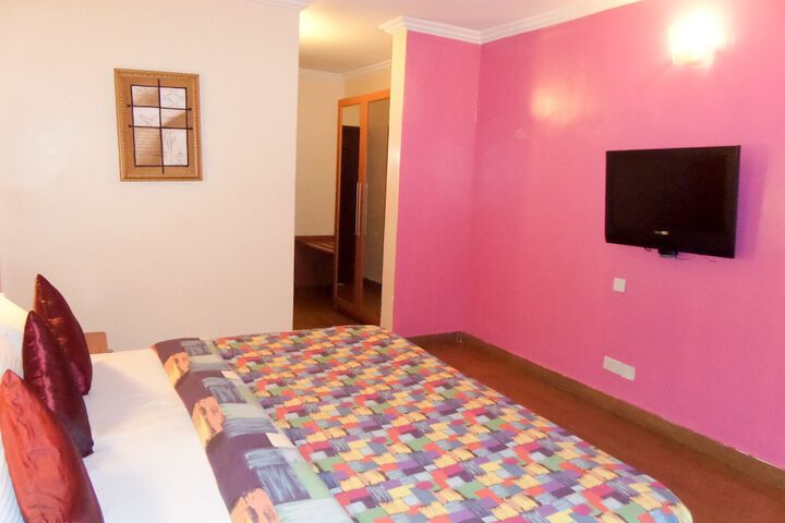 Room 17 of 33