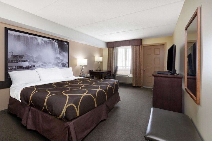 1 King Bed (1 of 11)