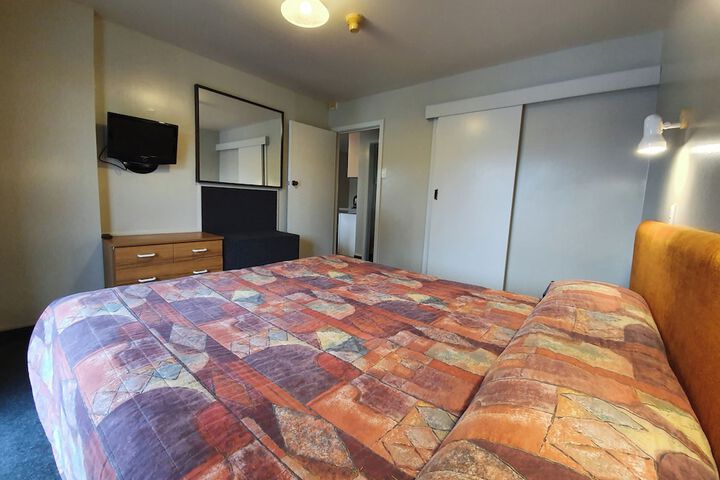 Room 13 of 38