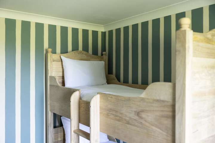 Room 30 of 122