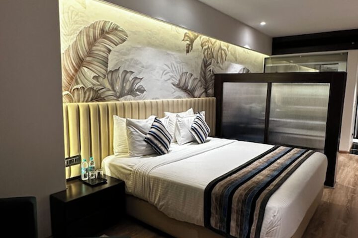 Room 10 of 37