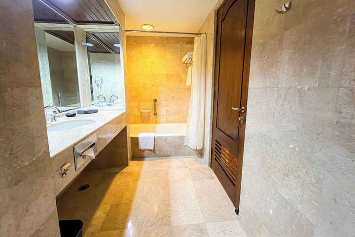 Room 14 of 52