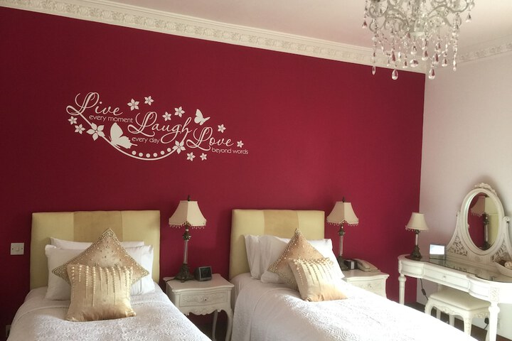 Room 13 of 76