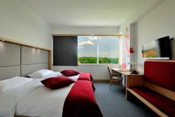 Room 37 of 62