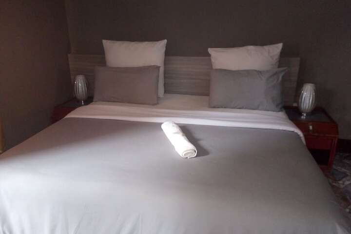 Room 5 of 33