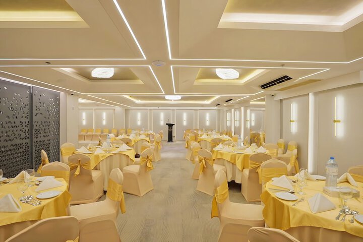 Ballroom/Hall 46 of 57