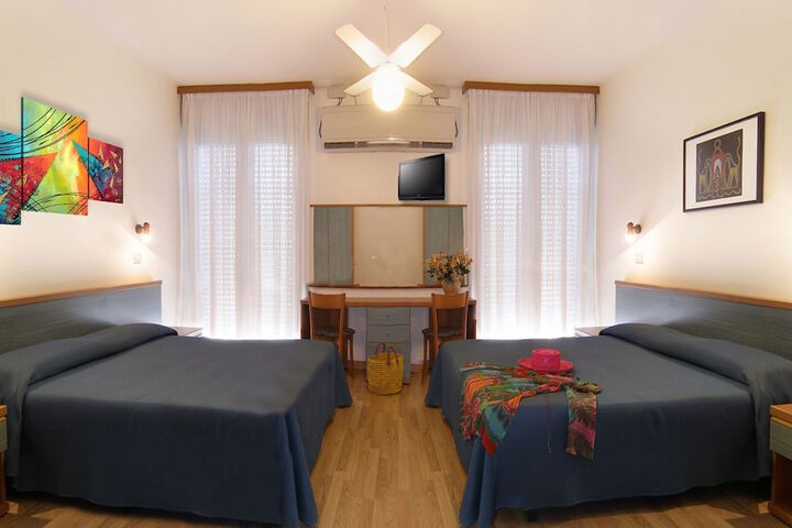Room 9 of 34