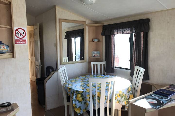 Room 6 of 101