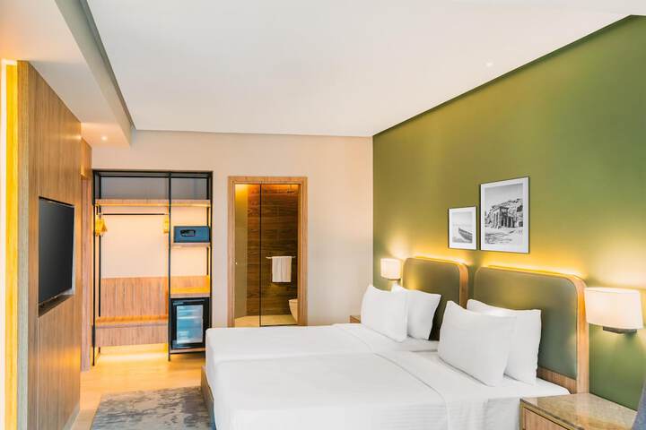 Room 8 of 22