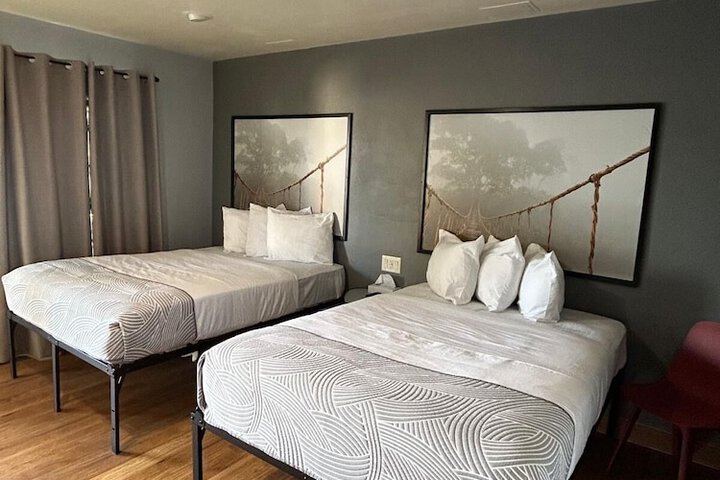 Basic 2 Double Beds (4 of 9)