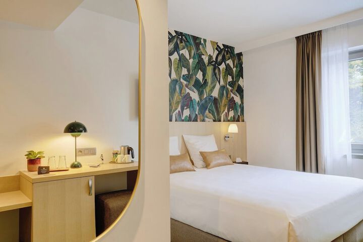 Room 21 of 83