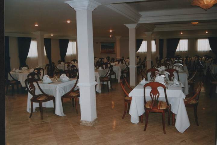 Dining 16 of 26