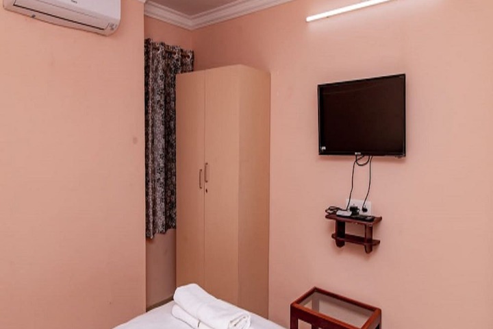 Room 4 of 11