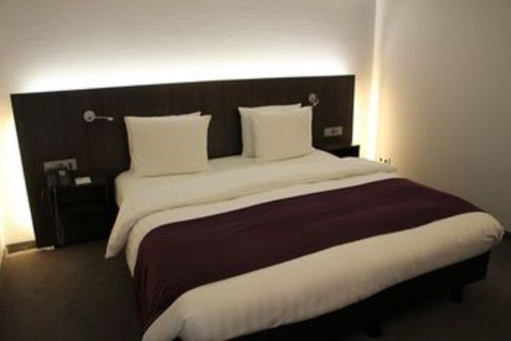 Room 32 of 120