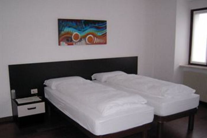 Room 16 of 31