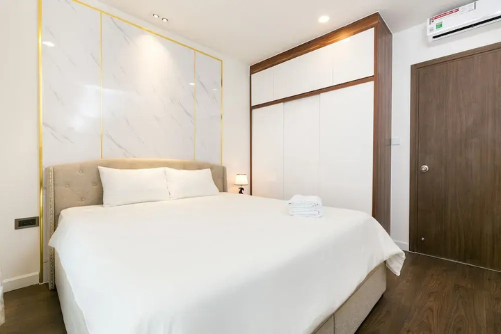 Room 4 of 33