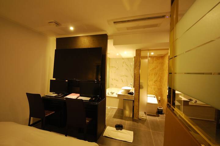 Room 31 of 44