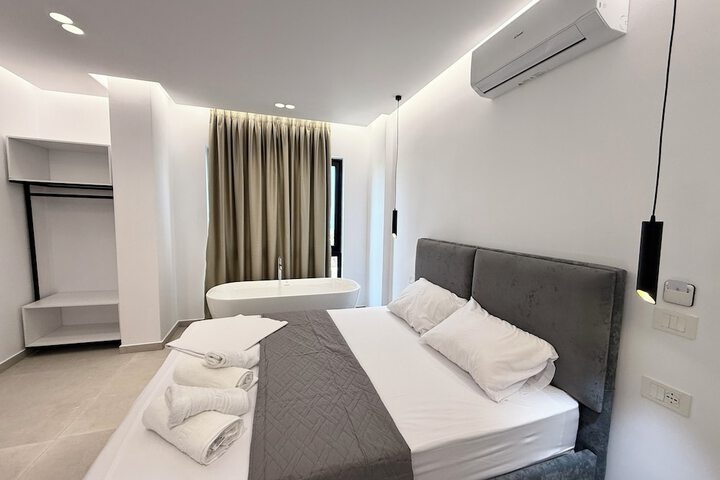 Room 90 of 104