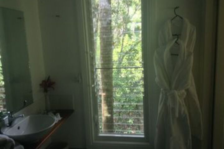Room 6 of 75